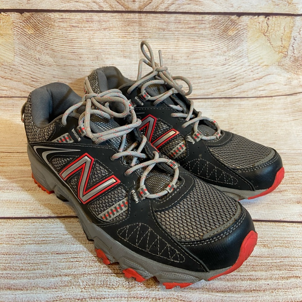 New balance 410 women’s 8 B WTE410B2 gray and red